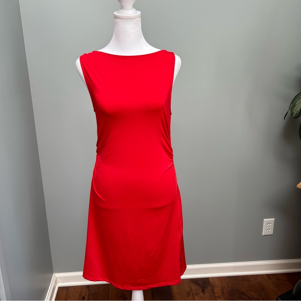 Divided size M form fitting red dress